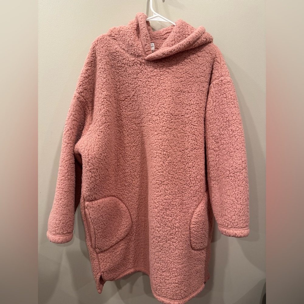 PINK Victoria's Secret Sherpa Blanket Pullover